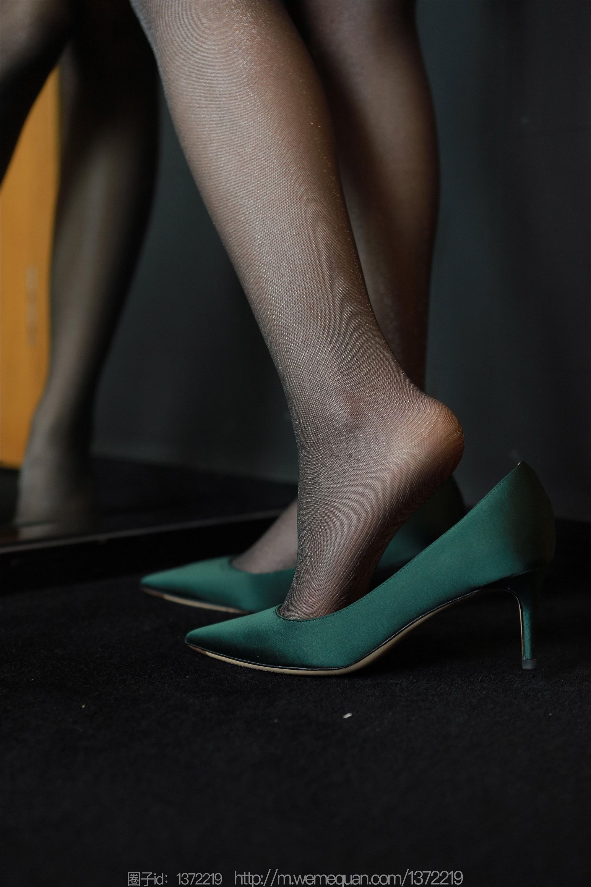 IESS异思趣向  2023.03.08 丝享家 1384 小婕《灰裙亮丝》